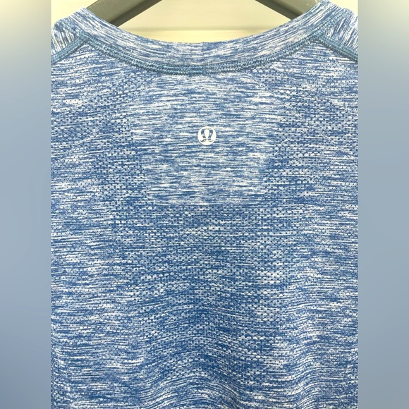 Lululemon Men's Metal Vent Tech Tee. Heather Blue. Men’s Large - Picture 2 of 5